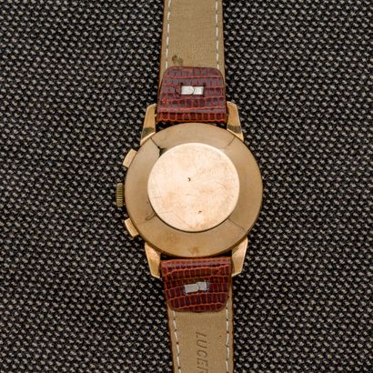 null LEKA, vers 1940 

Montre bracelet chronographe en or jaune 18 carats (750 millièmes)....