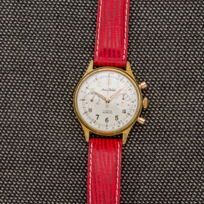 null ASTREE WATCH, vers 1960 

Montre bracelet chronographe en métal doré. Le cadran...