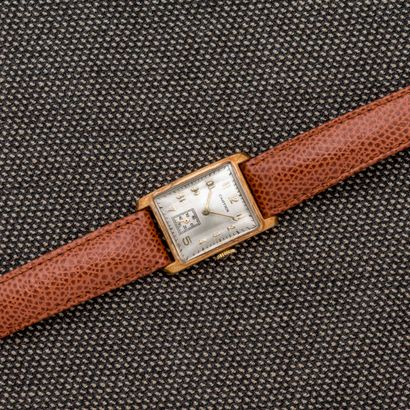 null 
CARTIER - CONCORD, circa 1930 




Rectangular wristwatch in 14 carat gold...