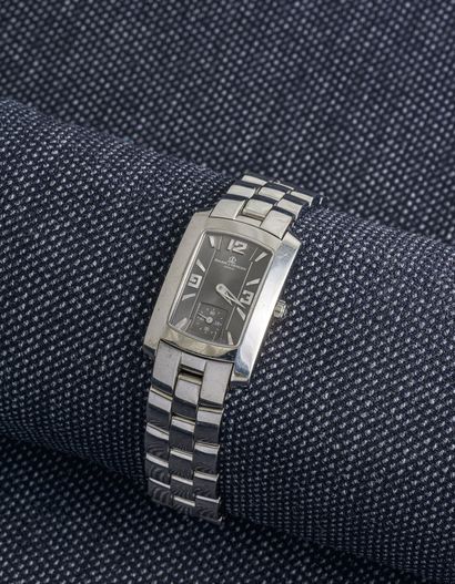 BAUME & MERCIER HAMPTON MILLEIS, About 2000

Rectangular curvex steel watch with...