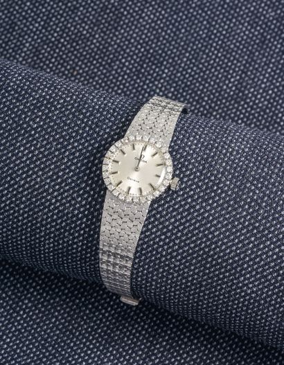 OMEGA Vers 1970

Bracelet montre de dame en or gris 18 carats (750 millièmes), boîtier...
