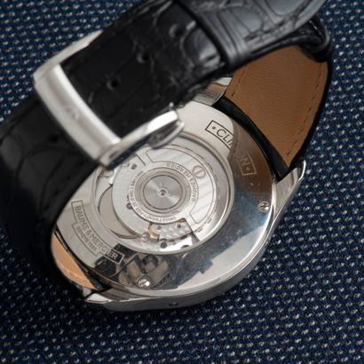 BAUME & MERCIER CLIFTON, About 2010

Steel sports watch with smooth bezel and screwed...