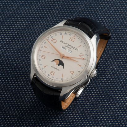 BAUME & MERCIER CLIFTON, About 2010

Steel sports watch with smooth bezel and screwed...