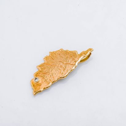 null Pendentif en or jaune 18 carats (750 millièmes) figurant la Corse cartographiée...