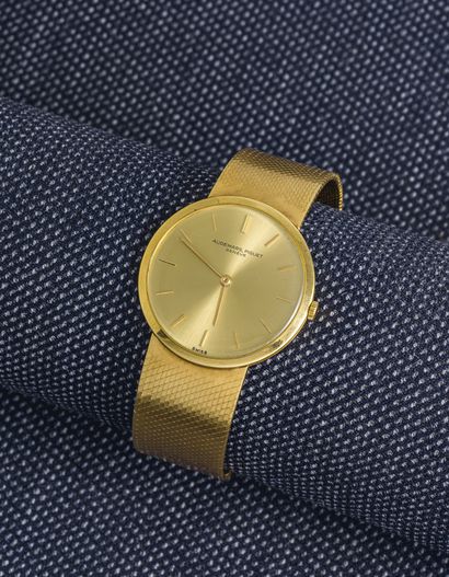 AUDEMARS PIGUET Round watch extra-flat in yellow gold 18 carats (750 thousandths)...