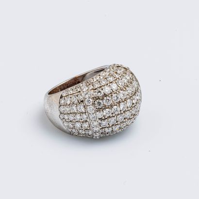 null Bague boule en or gris 18 carats (750 millièmes) pavée de diamants taillés en...