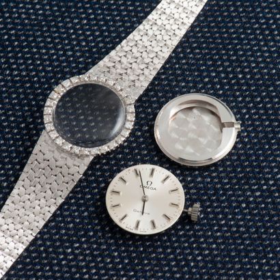 OMEGA Vers 1970

Bracelet montre de dame en or gris 18 carats (750 millièmes), boîtier...
