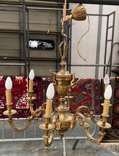 null Chandelier in gilt bronze with 6 lights 

Louis XVI style

H. 75 cm