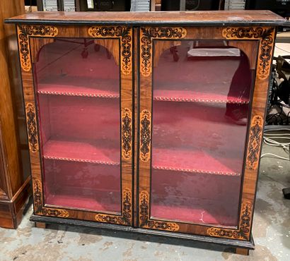 null Veneer display case with inlaid scrolls decoration opening through two doors...