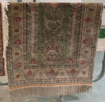 null Tapis d'Iran en soie et coton 

129 x 83 cm