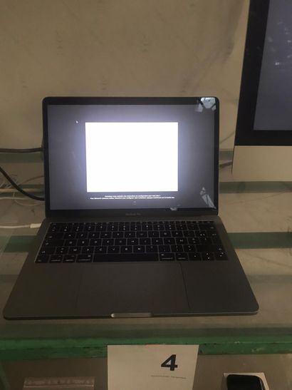 null 1 ordinateur portable APPLE Macbook Pro modèle A1708 avec chargeur 

Frais judiciaires...