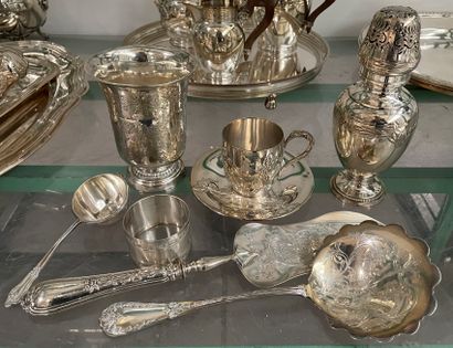null Silver lot including a soup tureen, a cup and its saucer, a timbale, a napkin...