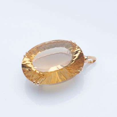 null Pendant in 18 karat yellow gold (750 thousandths) adorned with a large oval...
