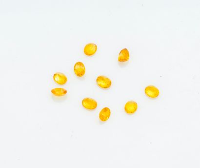 null Set of 10 yellow sapphires of oval size of about 0.40 carat each.

Weight: 5.09...