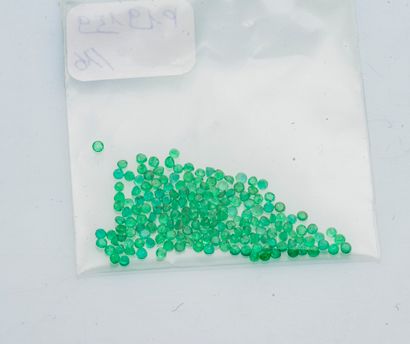 null Emeralds of round size of about 0.02 carat each.

Weight: 5.01 carats