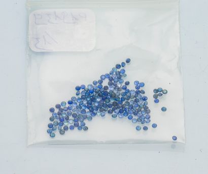 null Lot of round-cut sapphires of about 0.02 carat each.

Weight: 5.02 carats