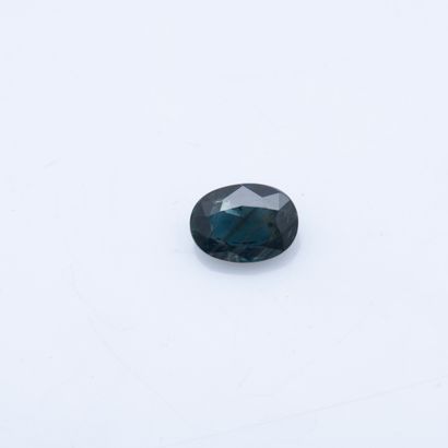 null Blue-green sapphire of oval size on paper.

Weight: 2.76 carats