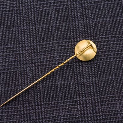 null Epingle de cravate en or jaune 18 carats (750 millièmes) ornée d'une micro-mosaïque...