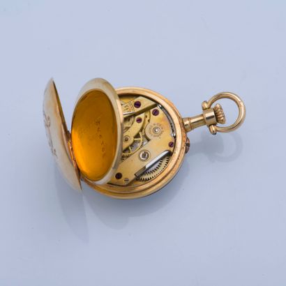 BOUCHERON Montre de col en or jaune 18 carats (750 millièmes), cadran émaillé blanc...