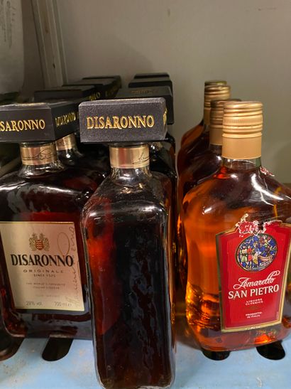 null 10 bouteilles de DISARONNO, 4 bouteilles d'Amaretto SANT PIETRO
