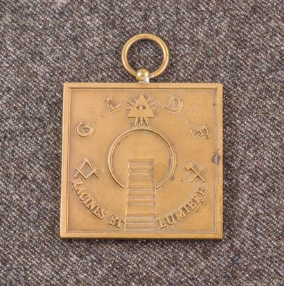 null Médaille carrée en bronze doré GLDF Racines et Lumière, Bourg en Bresse 1.12.90

Dim.:...