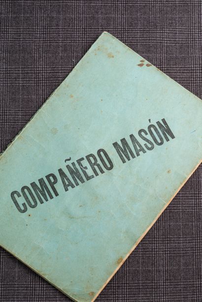 null Livre intitulé «Liturgia del grado de companero mason adoptaba y aprobada por...