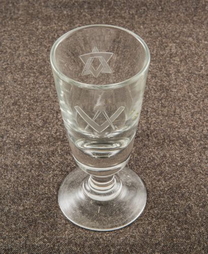 null Verre maçonnique appelé « le canon» ou «firing glass» pour les Anglais. Ce verre...