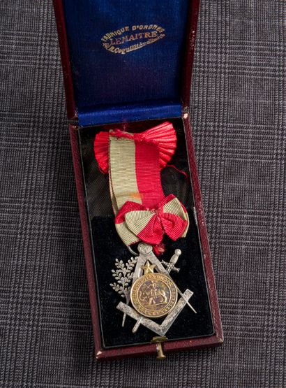 null Médaille de loge en métal argenté « Les Philanthropes » à l’Orient de Bruxelles...
