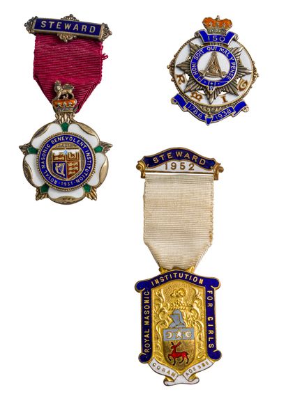 Lot de trois bijoux R.M.I.G (Royal Masonic...