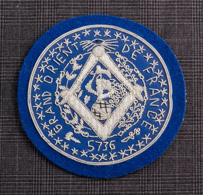 null Macaron badge Souverain Chapitre de France de forme ovale de tissu noir et décor...
