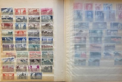 null France et tous pays : 

Ensemble de timbres neufs et oblitérés contenu dans...