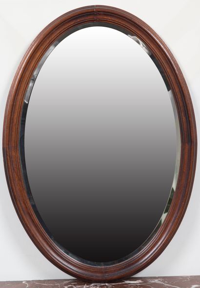 null Miroir ovale 

Cadre en bois naturel mouluré 

79 x 55 cm