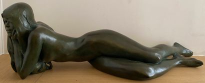 Jacques LE NANTEC (1940-), La sirène

Epreuve en bronze à patine verte, signée

34...