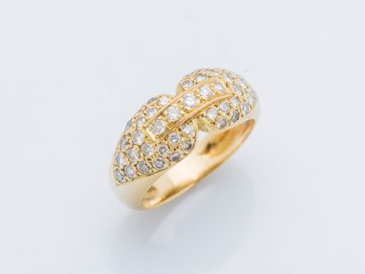 null Bague en or jaune 18 carats (750 millièmes) ornées de diamants dessinant un...