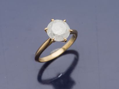 null Bague solitaire en or jaune 18 carats (750 millièmes) orné d'un diamant dit...