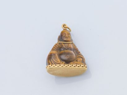 null Pendentif Bouddha sculpté en œil de tigre, la monture en or jaune 18 carats...