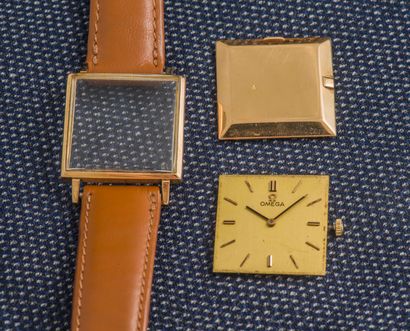 OMEGA Classic watch, the square case in 18K yellow gold (750 ‰) with a clipped back...