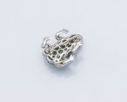 null Small 18K (750 ‰) white gold frog brooch entirely set with diamonds and round...
