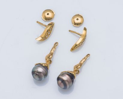null Paire de pendants d’oreilles en or jaune 18 carats (750 ‰) le bouton formant...