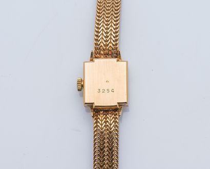 Cadran signé DAVIS Ladies' watch bracelet in 18K yellow gold (750 ‰), the square...