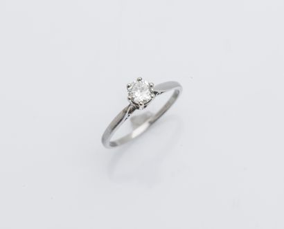 null Bague solitaire en or gris 18 carats (750 ‰) sertie d’un diamant de 0,30 carat...