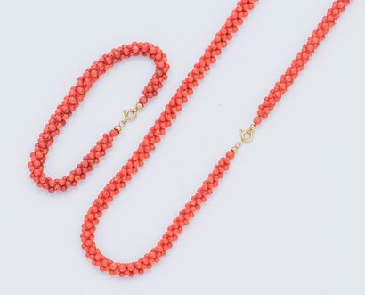 null Demi-parure comprenant un collier et un bracelet formés d’un maillage de perles...