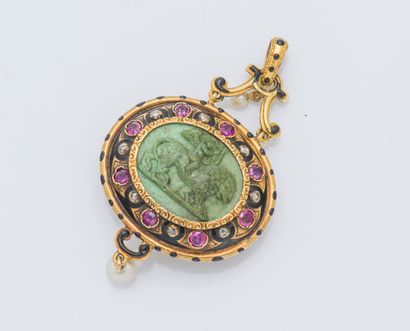 null Pendentif souvenir en or jaune 18 carats (750 ‰) de forme ovale, orné d’un camée...