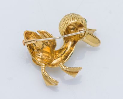 null Duck brooch in 18K yellow gold (750 ‰) textured, drawing a green collar, enhanced...