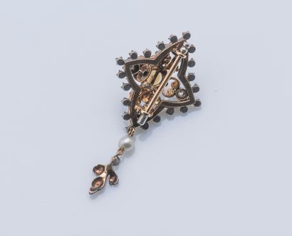null 18K (750 ‰) pink gold and silver (800 ‰) fleuron-shaped pin set with a probably...
