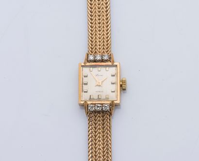 Cadran signé DAVIS Ladies' watch bracelet in 18K yellow gold (750 ‰), the square...