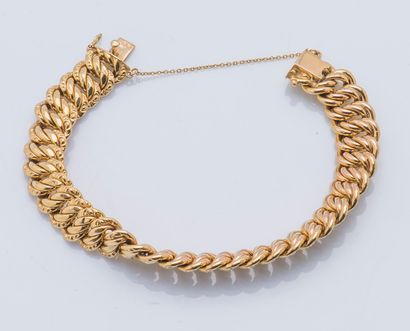 null Bracelet gourmette in 18K yellow gold (750 ‰) the links smooth and chased. French...