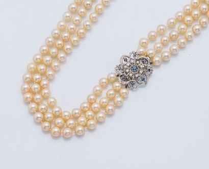 null Necklace of three rows of champagne-colored cultured pearls, diameter about...