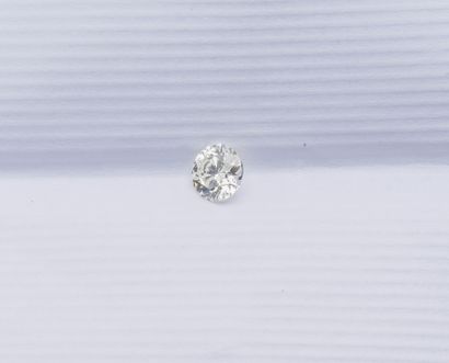 null Diamant sous plis, de taille moderne pesant 0,7 carats.