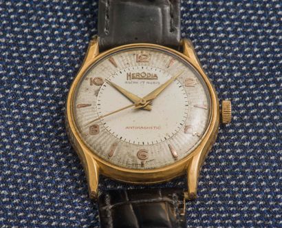 HERODIA Classic antimagnetic watch in 18K yellow gold (750 ‰), the round case with...
